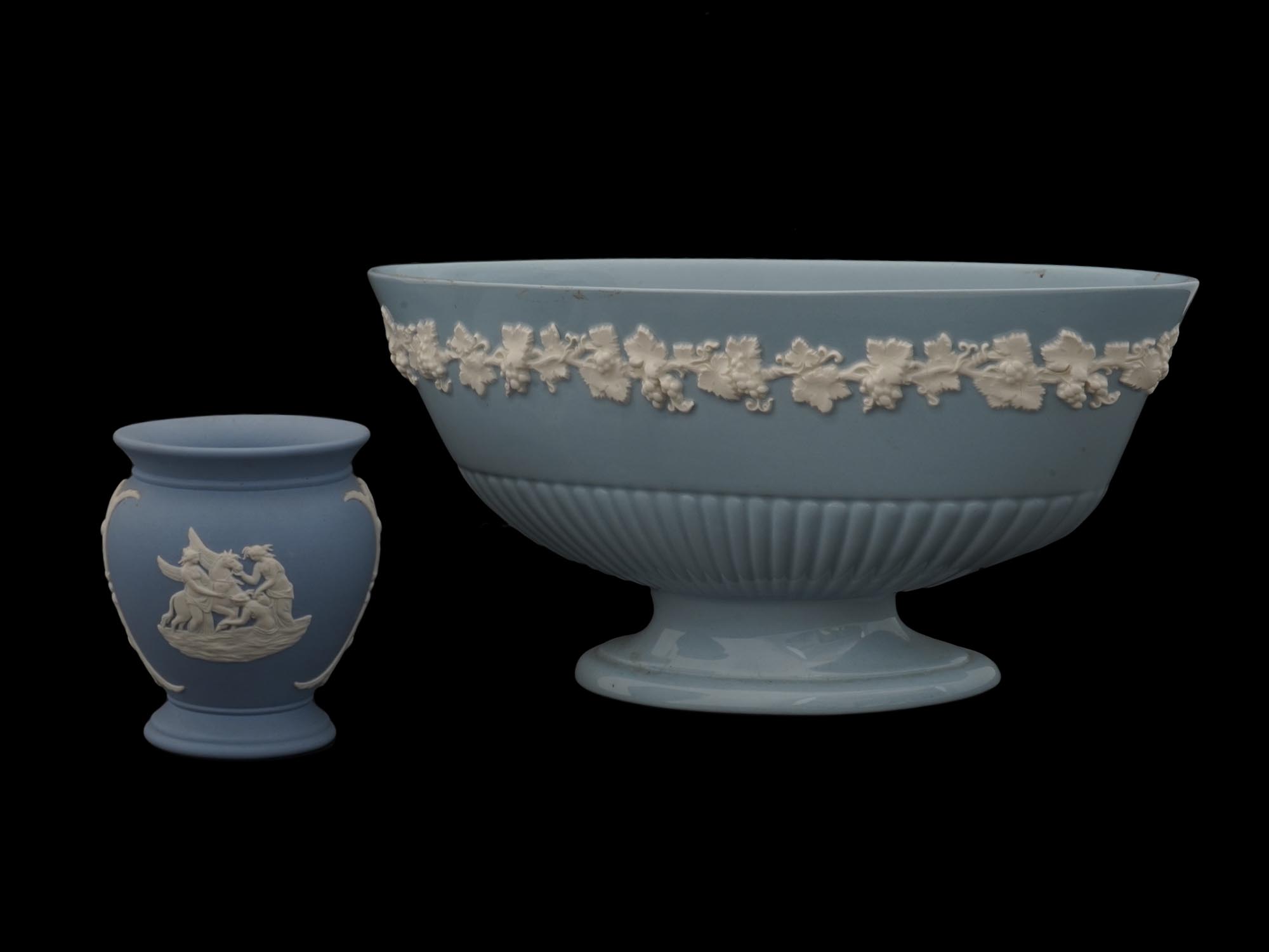 GRIMWADES WEDGWOOD PORCELAIN SERVEWARE AND DECOR PIC-5